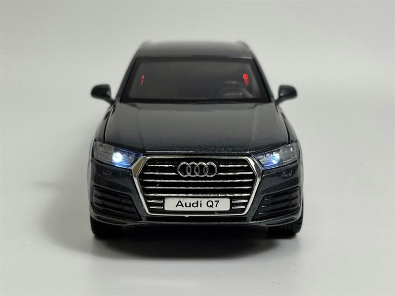 Tayumo Audi Q7 Grey LHD 1:32 Scale Tayumo 32140028