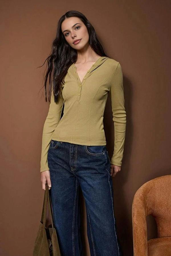 WOVCOR Ribbed Buttoned Knit Blouse with Hood