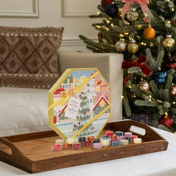 Yankee Candle Advent Calendar - 24 Tea Lights & 1 Tea Light Holder - Passport to the Holidays