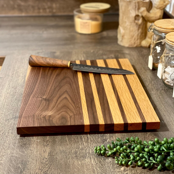 Giraffes & Craftz Black Walnut & Oak Cutting Board - Layered Handmade Wooden Chopping Board with Non-Slip Feet