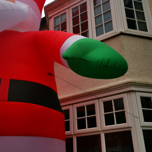 Samuel Alexander GIANT: 20ft (6m) Outdoor Inflatable Lit Christmas Santa with Raised Arm & 28 LEDs