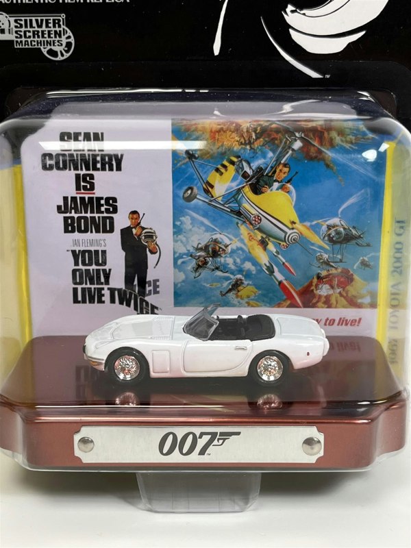 Johnny Lightning James Bond 007 1967 Toyota 2000 GT 1:64 Scale JLDR017