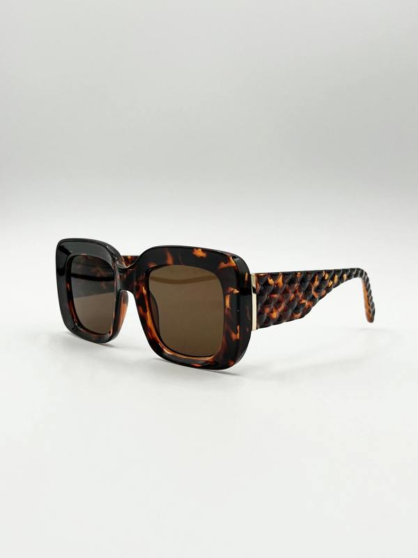 Oversized Square Sunglasses with Diamond Check Print Arm - svnx
