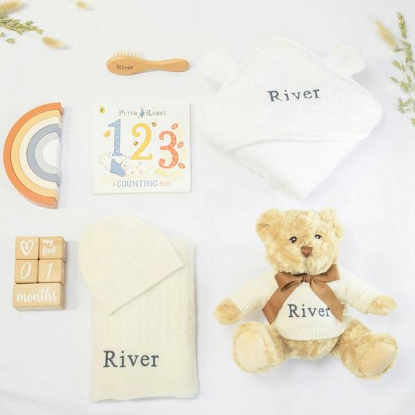 The Baby Gifting Company Ultimate Luxury Cashmere Gift Set in Ivory