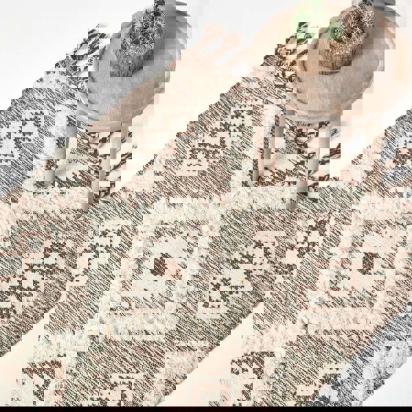 HOMESCAPES Lhasa Handwoven Brown and Cream Diamond Kilim Wool Rug