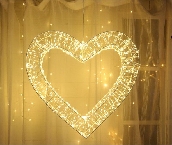 Scotts of Stow Xmas Haus Pre Lit LED Heart Shape with 5m Lead Timer Power Supply