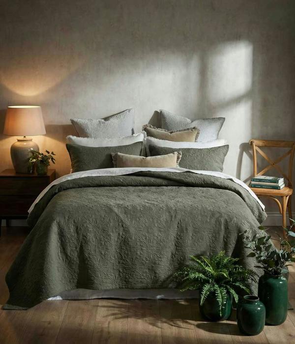 M.M Linen Hawthorne Bedspread Set Ivy