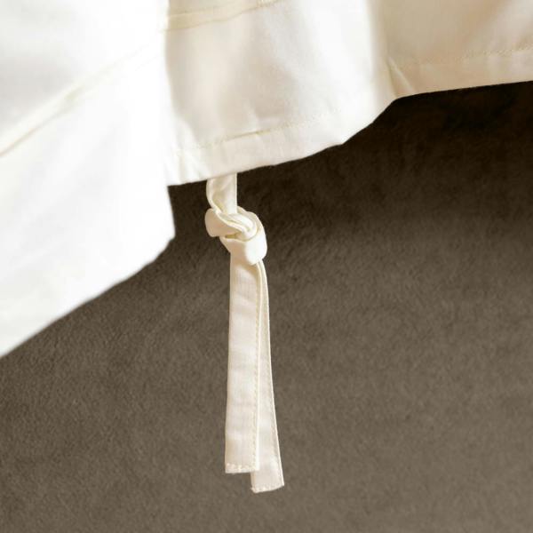 Ivory 600 Thread Count Egyptian Cotton Duvet Cover close-up detail | Soak and Sleep