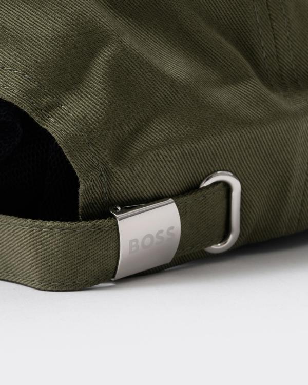 buckle detail of a BOSS Green Bold Mens Logo-Print Cap In Cotton Twill in Open Green 398