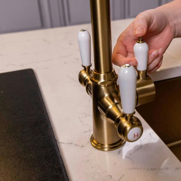 Flode korsa | Traditional Cruciform Style 3 in 1 Instant Boiling Tap | White Ceramic Levers | Brushed Brass Finish