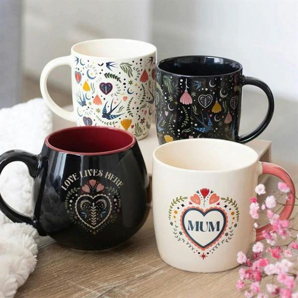 Cream mug with heart and MUM text print, right-side handle
