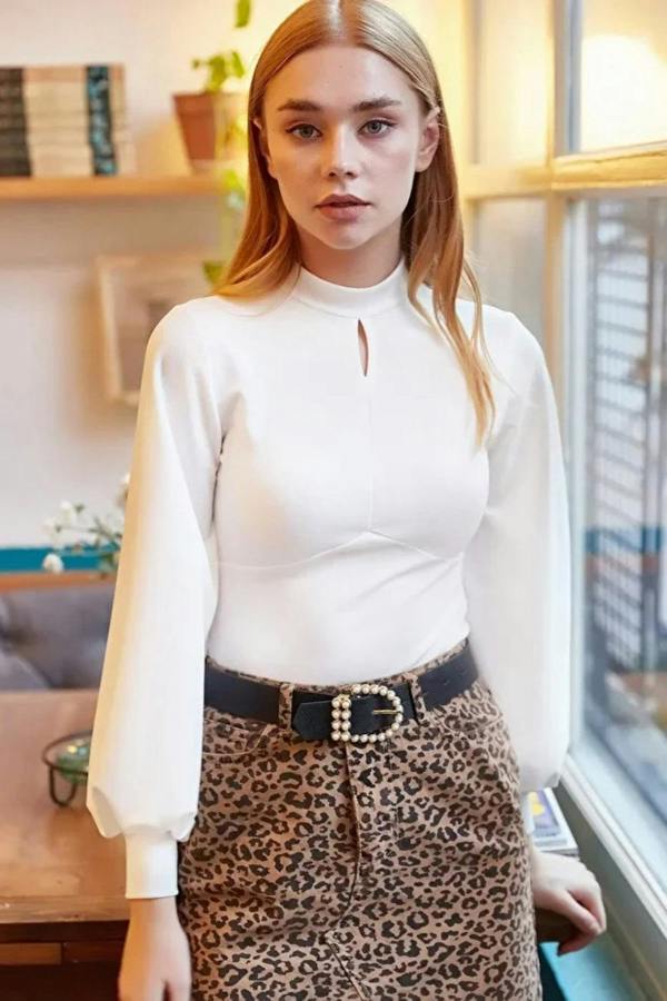 Hoxton Gal Crepe Blouse with Keyhole Front and Balloon Sleeves