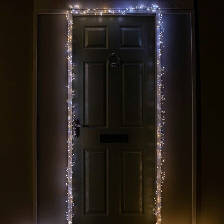 Samuel Alexander 5.5m 800 LED UltraBrights Christmas Door Cluster LIghts with Timer in White & Warm White on Silver Wire