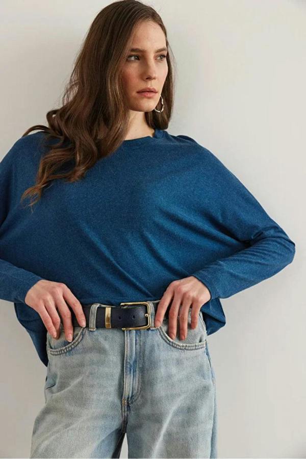 Hoxton Gal Crew Neck Batwing Wool Sweater