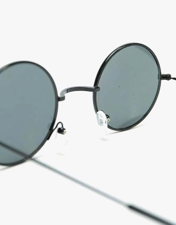 Round Metal Sunglasses In Shiny Black - svnx