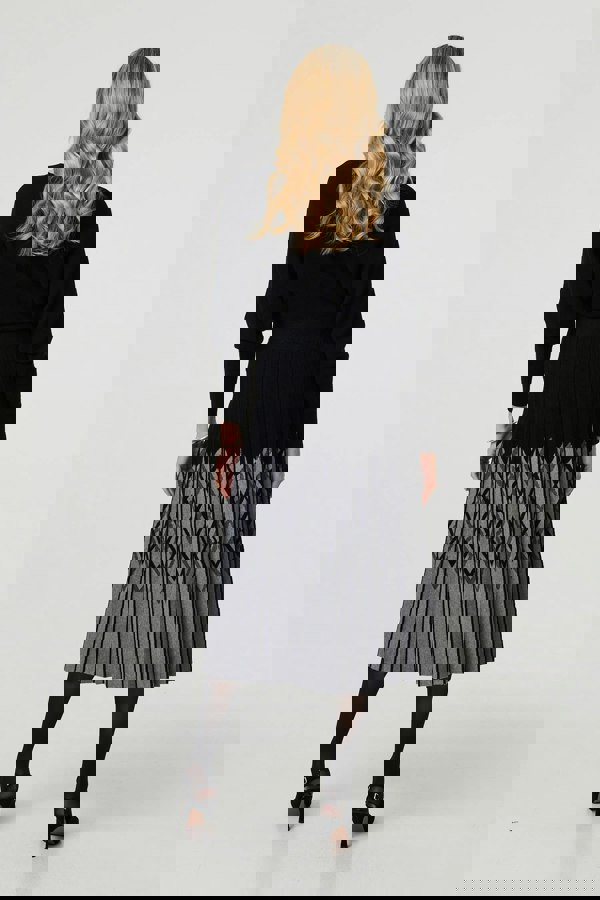 Black | Geo Print Pleated Knit Midi Skirt
