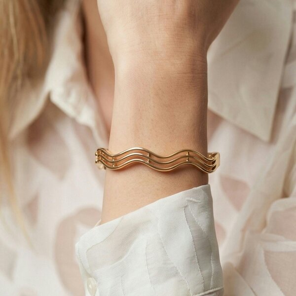 Uchi & Soto Nami Gold Wave Lines Bangle