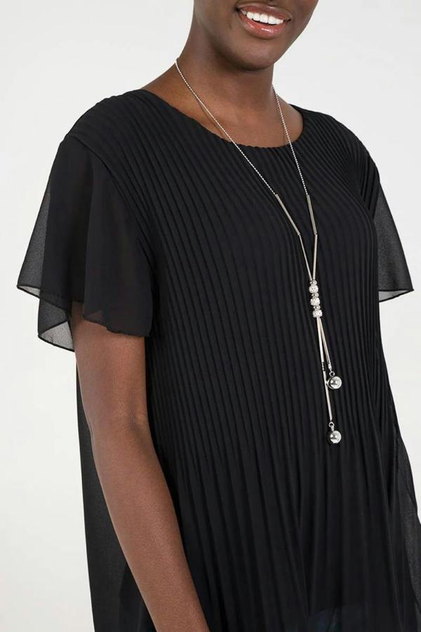 Hoxton Gal Short Sleeves Oversized Pleated Top in Black