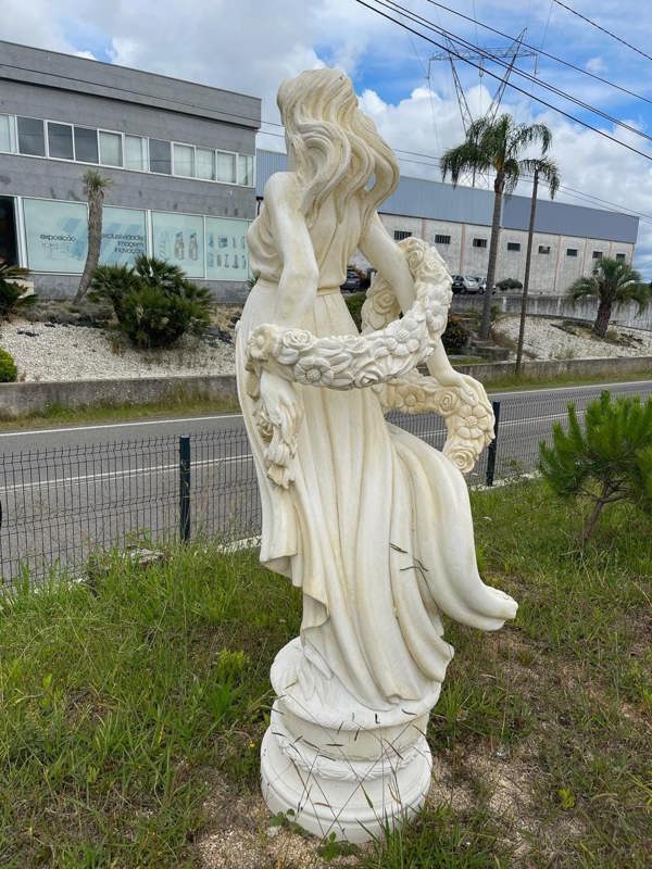 Elegant White Stone Cast Lady With A Rose Garland  1 m 76 Tall