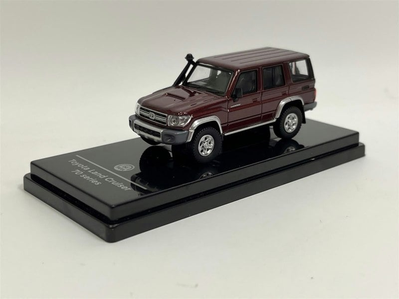 2014 toyota land cruiser 76 merlot red rhd 1:64 paragon 65313