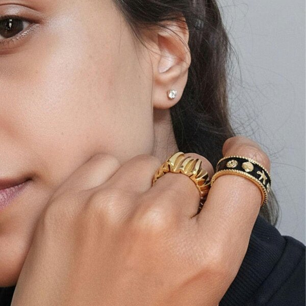 Uchi & Soto Kin Black and Gold Shell Ring