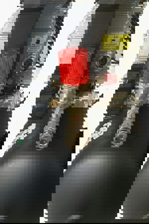 Portable Electric Air Compressor 24L 135LPM 8 BAR / 115PSI (1.5HP 1.1KW Lightweight Garage Workshop)