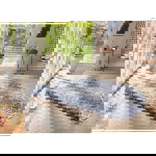 The Rugs Outdoor-Indoor Reversible Round Rug: Versatility