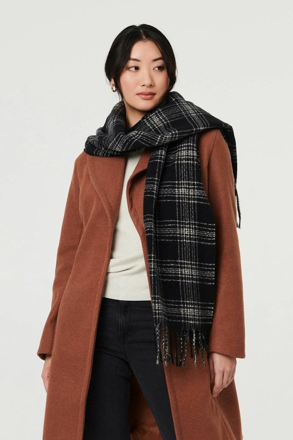 Black | Checked Tassel Fringed Scarf
