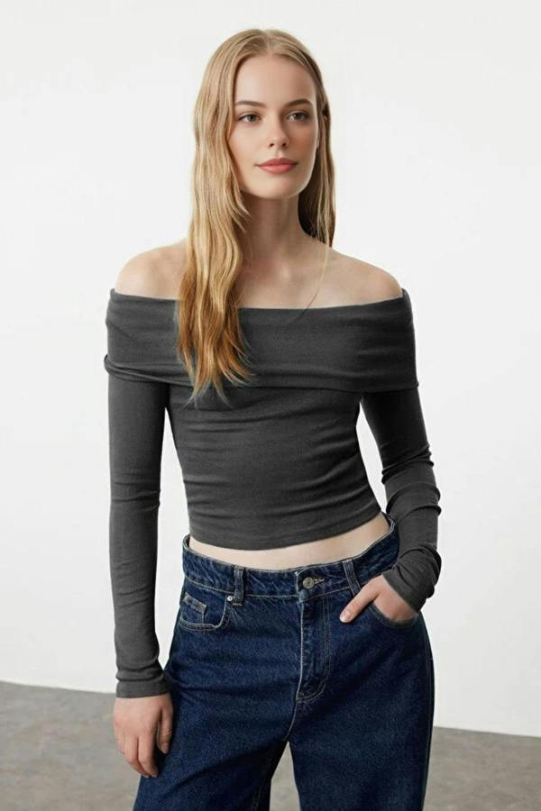 WOVCOR Carmen Collar Crop Knit Blouse