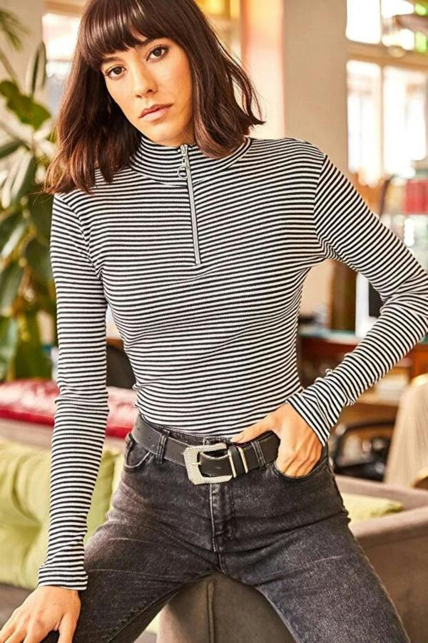 Hoxton Gal Zippered Turtleneck Stretch Blouse