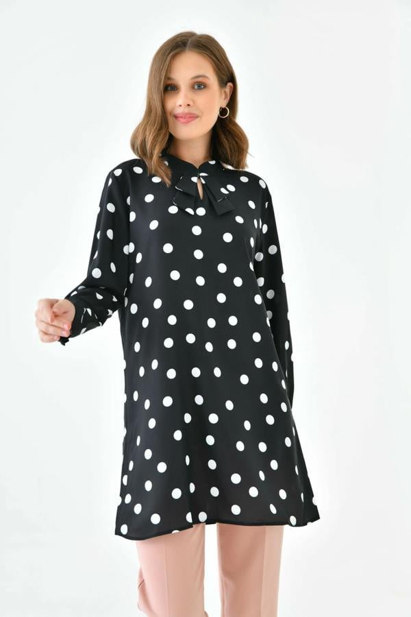 Hoxton Gal Oversized Long Sleeves Tunic Top with Collar Details in Polka Dot in Black and White