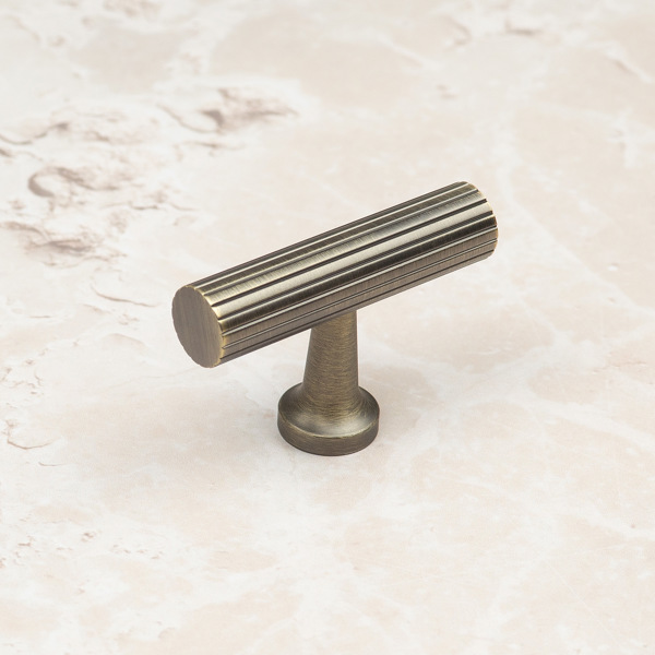 Handle & Home Antique Brass Reeded Knob/Handles