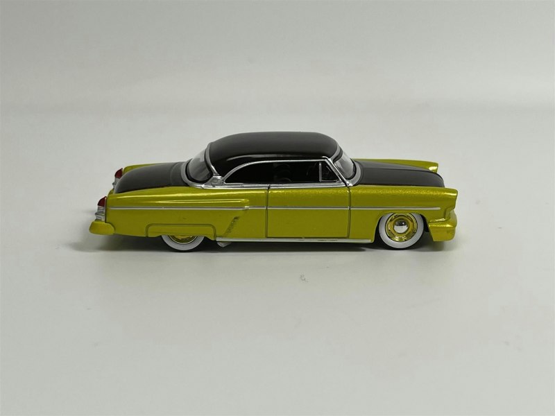 Mini GT Lincoln Capri Hot Rod 1954 Lime Yellow LHD 1:64 Scale MGT00794L