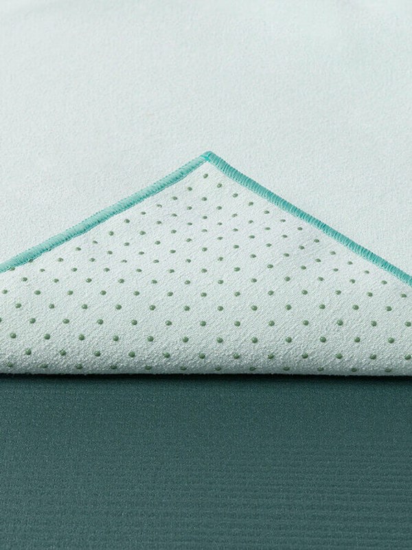 Manduka Yogitoes rSKIDLESS Mat Yoga Towel - Chloro