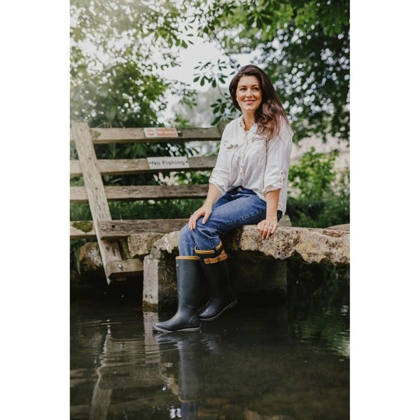 Cotswold model Stratus Wellington Boot Unisex in Green