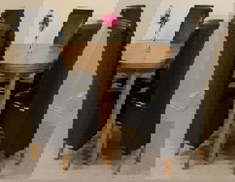 That's Furniture Edmonton Round Extendable Oak Dining Set with Montana Leather Chairs