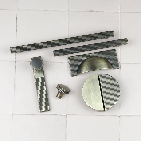 Handle & Home Antique Brushed Brass Ribbed Detailing Handles and Coordinating Knobs