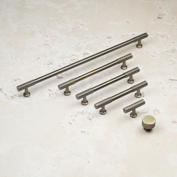 Handle & Home Antique Brass Reeded Knob/Handles
