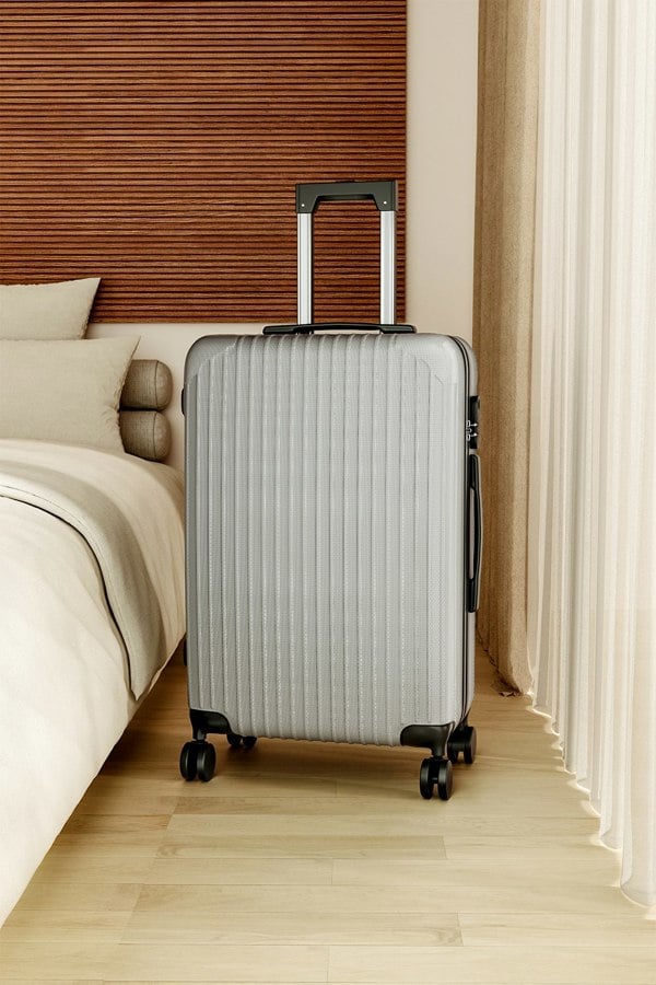 Living and Home Hardshell Spinner Wheel Luggage Travel Suitcase, 28" Silver