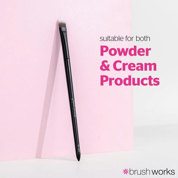 Brushworks No. 18 Flat Eye Brush