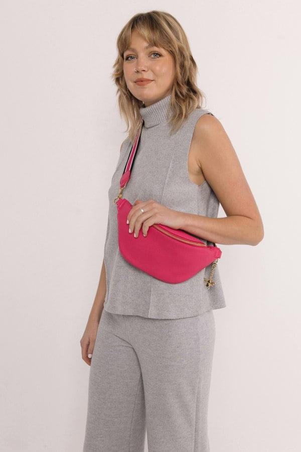 Alice Wheeler Bee Over Shoulder Banana Bag – Crossbody Travel Sling