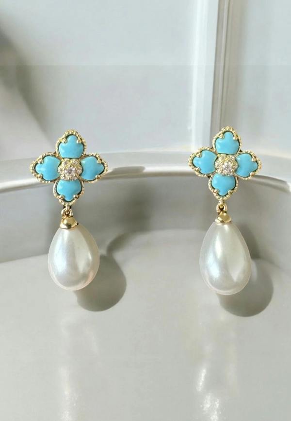 Still life of the earrings.