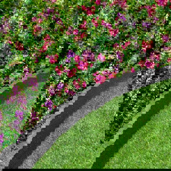 grey scallop garden border lifestyle 2