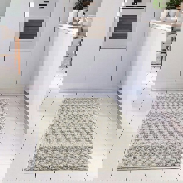 Shaggy Rug Ivory-Grey colours non-shedding, pet-friendly.