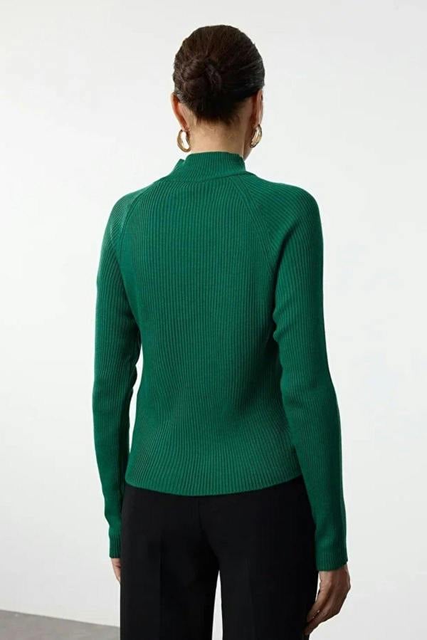 WOVCOR Stand-Up Collar Slim Fitted Knit Sweater with Button Details