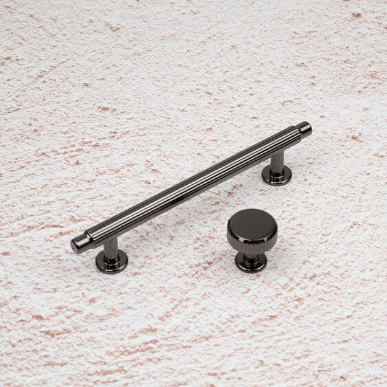 Handle & Home Black Nickel Reeded Cabinet T-Bar Handle and Coordinating Disc Knob