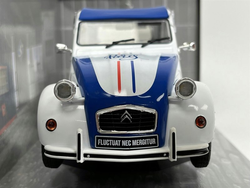 Solido Citroen 2CV6 Region Paris 1982 1:18 Scale 1805018