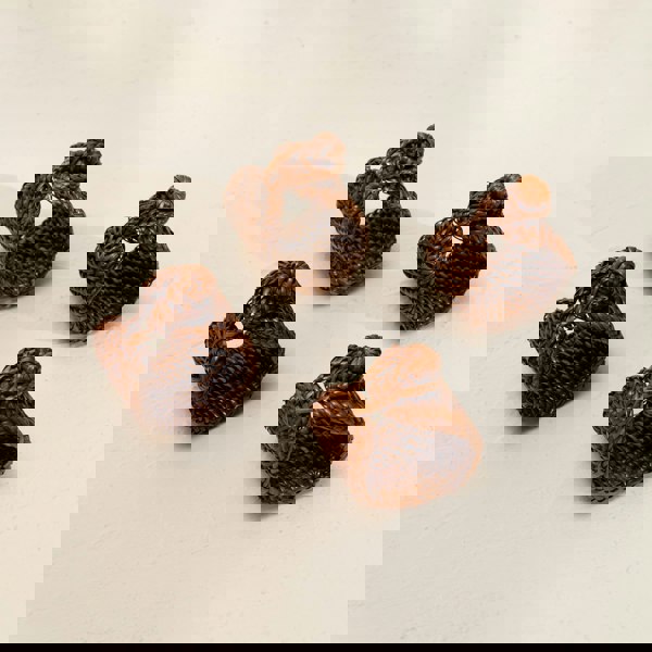 Coastal villa Homeware Shell Coastal Wicker Napkin Rings In 4 Colours