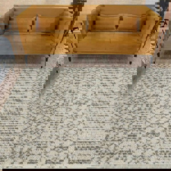 Shaggy Rug Ivory-Grey colours non-shedding, pet-friendly.