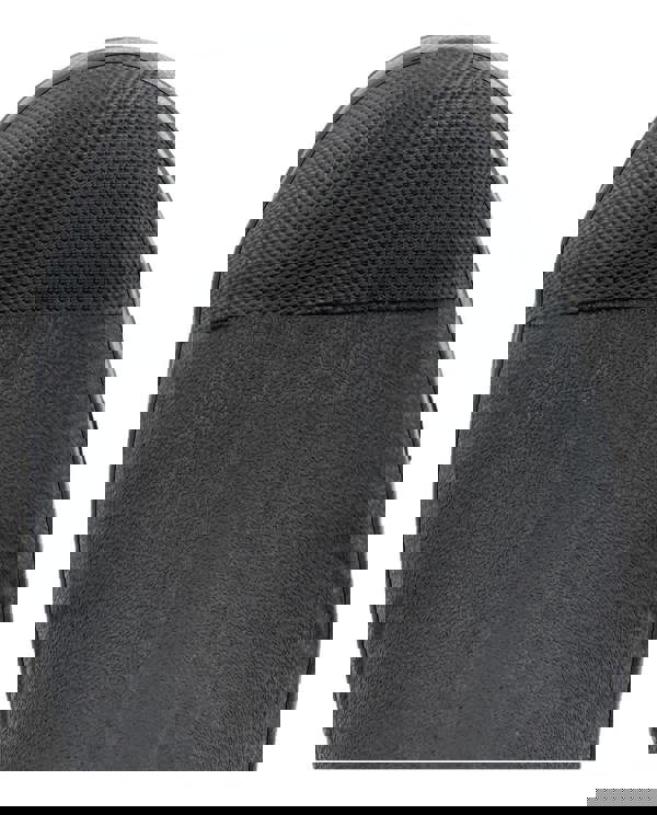 Muck Boots MUCK Chore XF Adjustable Womens Classic Stable Farm Wellington Wellies, close-up of the black rubber sole and textured surface of the waterproof boots.